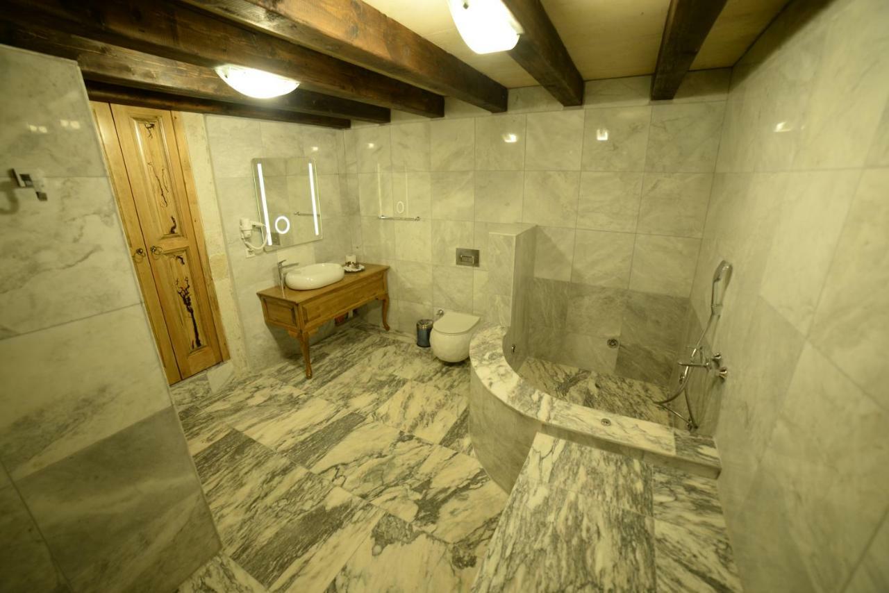 Crassus Cave Hotel อูร์กุบ ภายนอก รูปภาพ