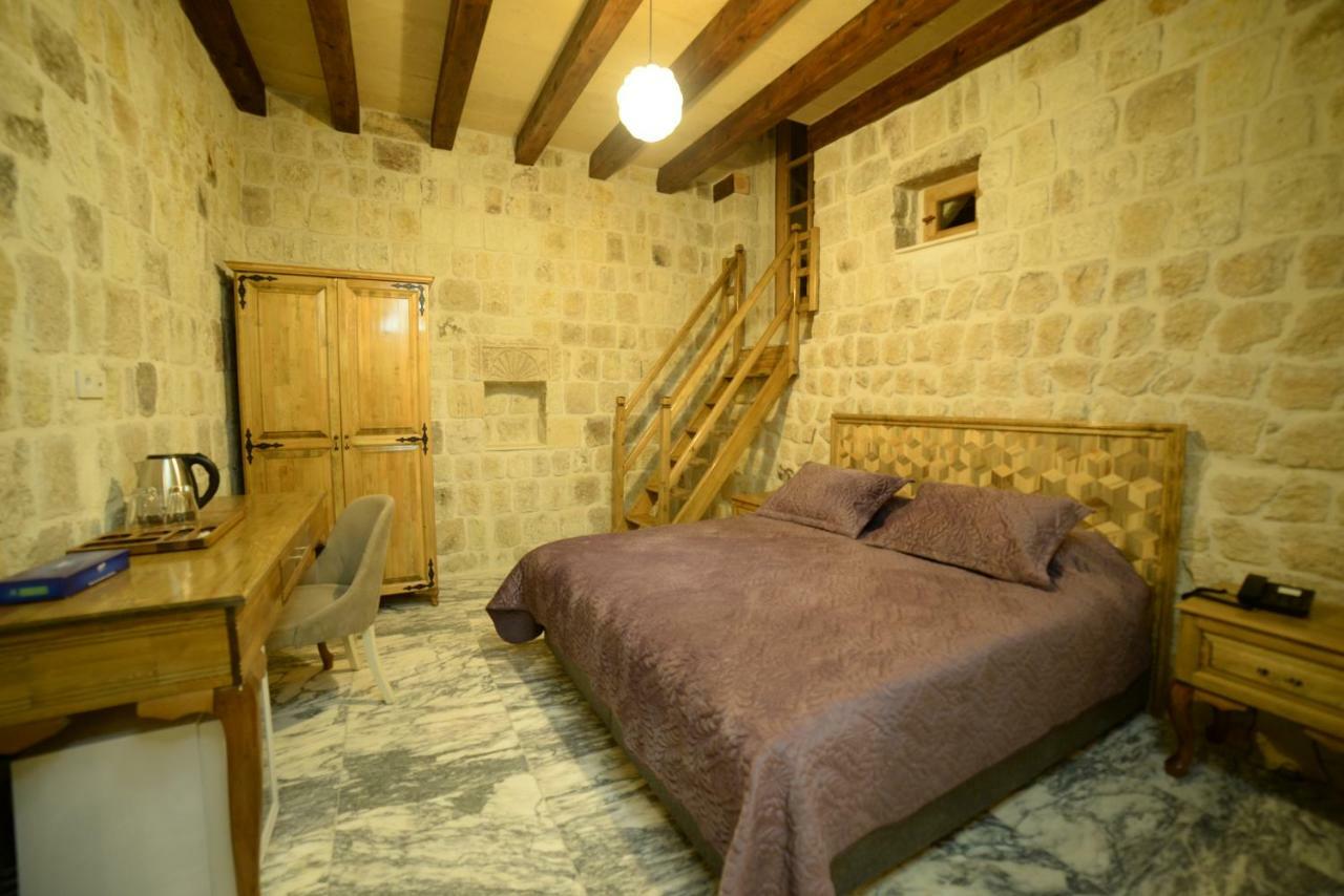 Crassus Cave Hotel อูร์กุบ ภายนอก รูปภาพ